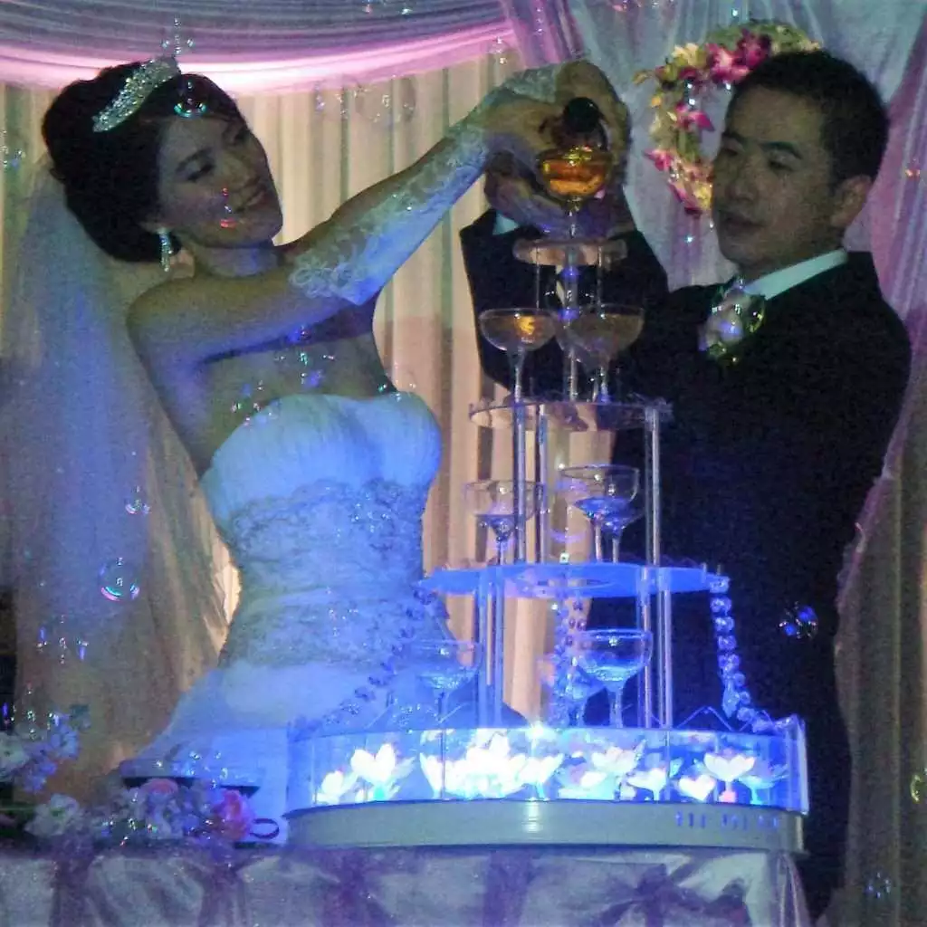 Traditional Chinese Wedding: Chinese Wedding Champagne Fountain