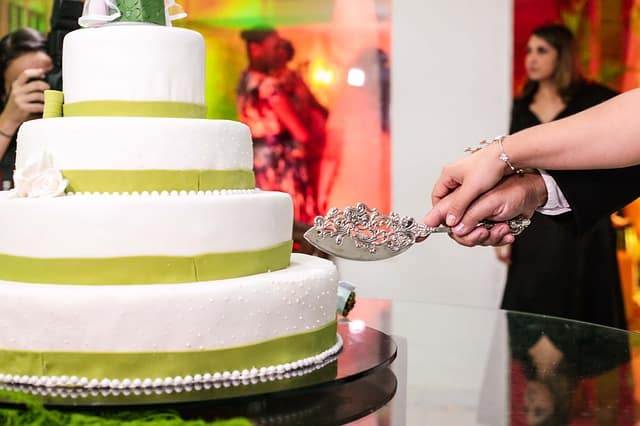 Wedding Cake Or Dessert: Wedding Cake
