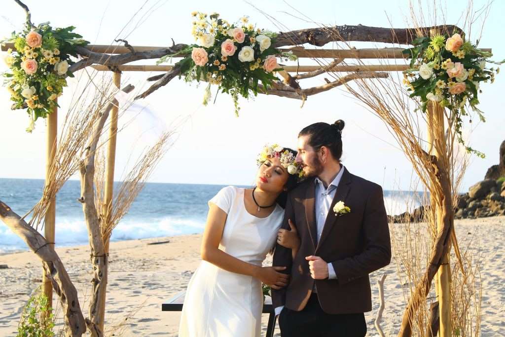 Christmas Wedding Period: Beach Wedding Arch Flowers