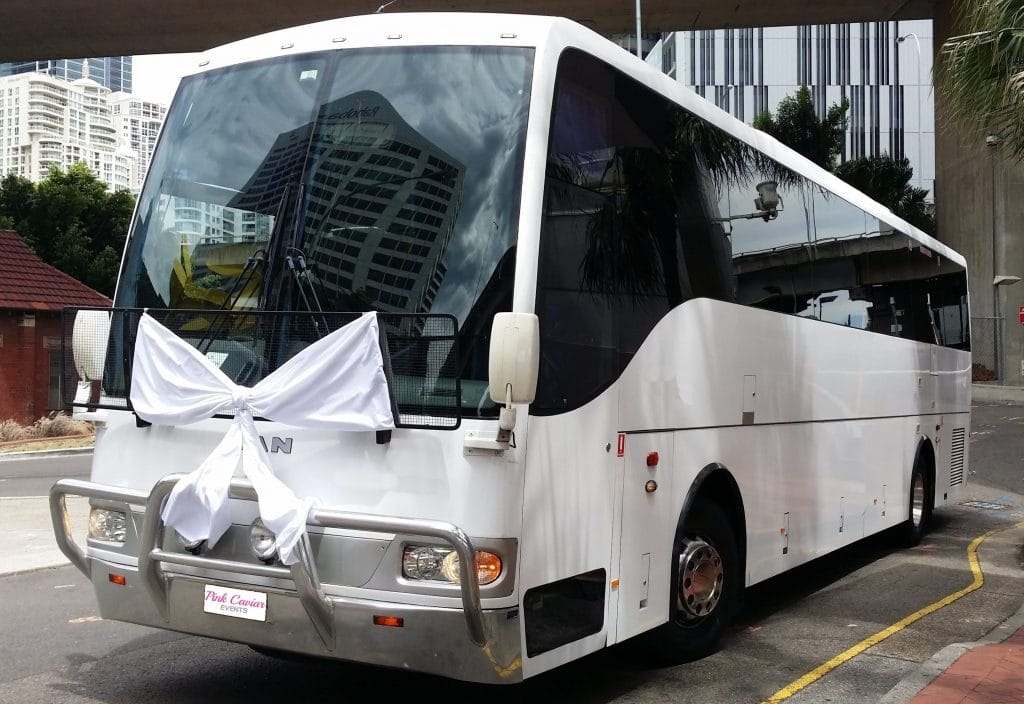 How to Choose the Perfect Wedding Venue: Group transport for wedding day