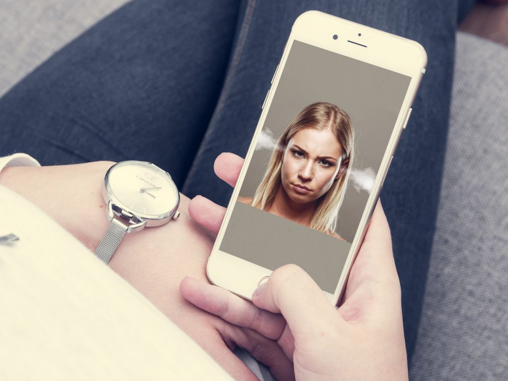 Mum Won't Come - family wedding dramas over the phone / smart phone