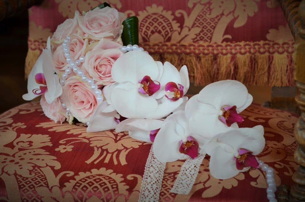 Alternative Wedding Bouquets: Beads and Pearls Flowers