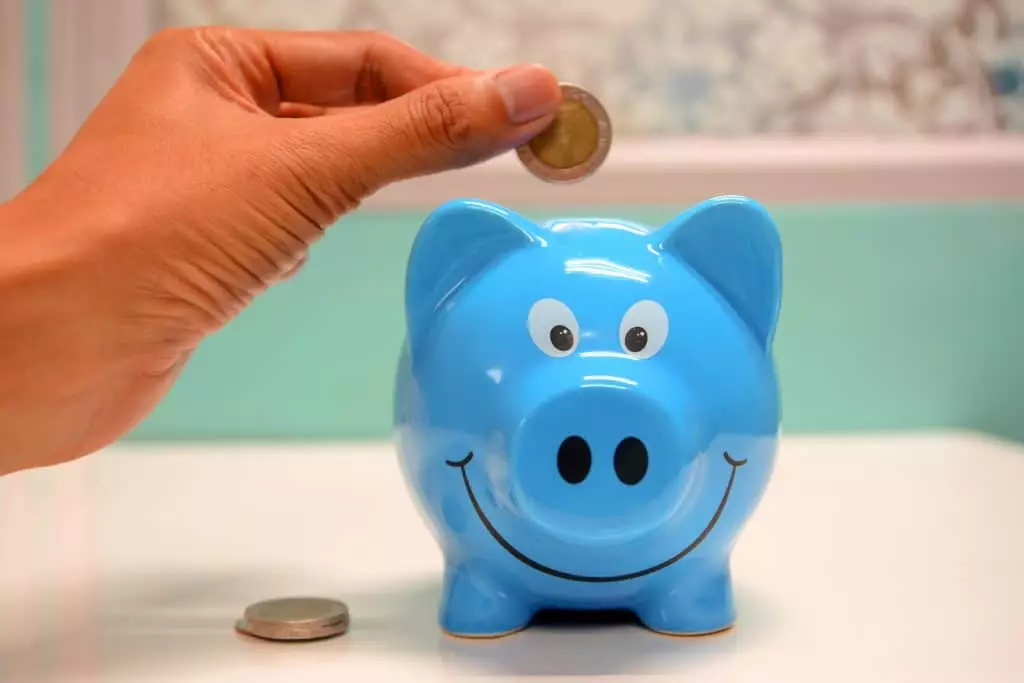 Saving-Money-Piggy-Bank-Wedding-Budget