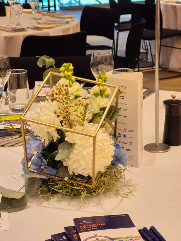 Geo Cube with Flowers & Tealights - Image 3