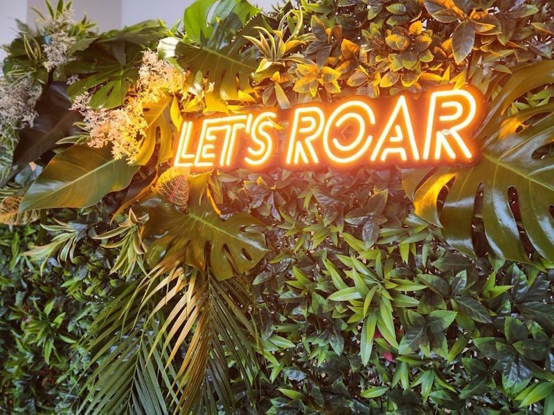 Jungle Leaf Greenery Wall - Image 3